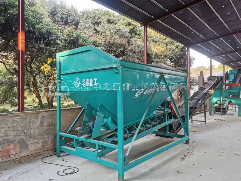 鏟車(chē)料倉(cāng).jpg